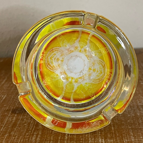Vintage Mellow Glass Art ashtray. Vintage camel design - Picture 6 of 6
